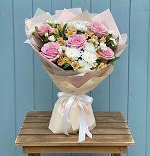 Букет цветов из:  Гвоздики, Орхидеи и Розы в Мглине