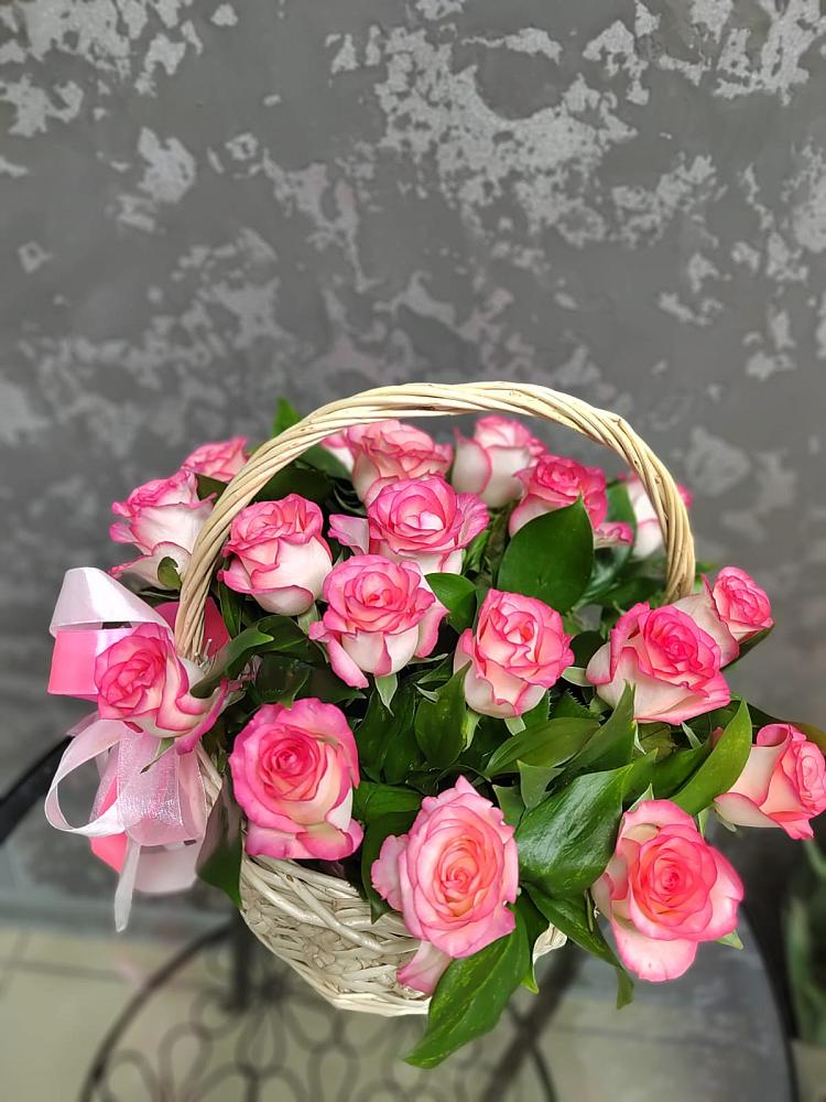 Цветочная композиция из Розы в корзине в Мглине