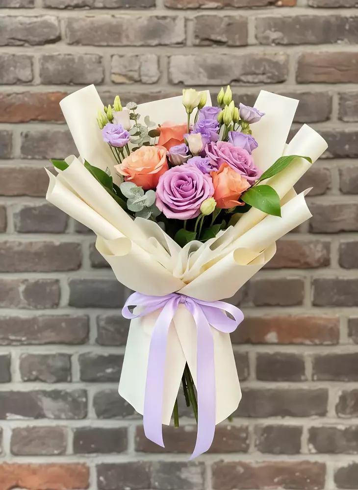 Букет цветов из: Лизиантусы и Розы в Мглине