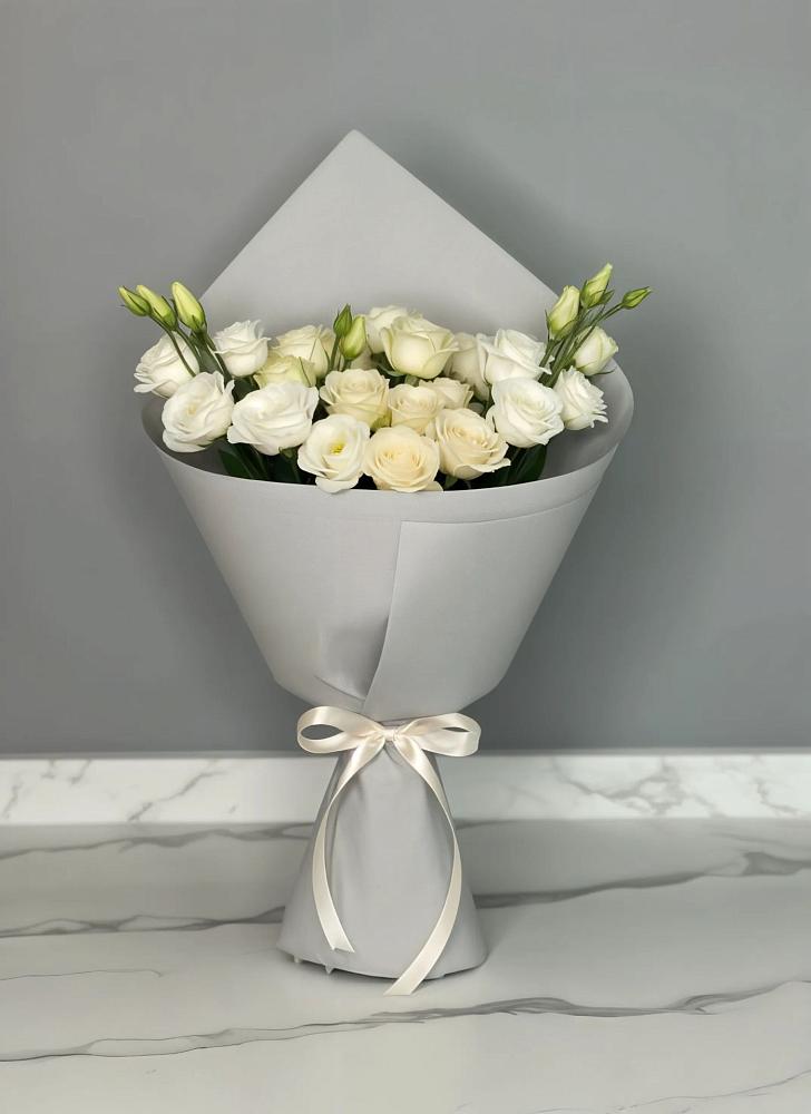 Букет цветов из: Розы и Лизиантусы в Мглине