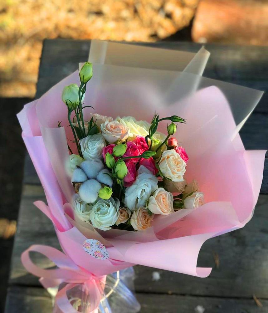 Букет цветов из: Розы и Лизиантусы в Мглине