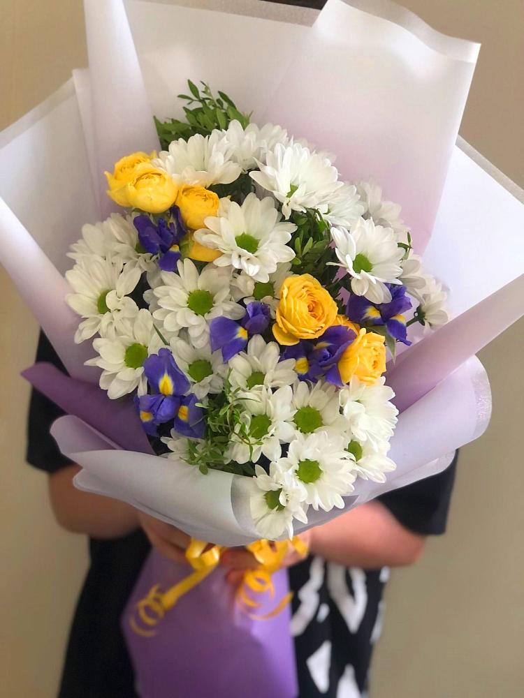 Букет цветов из: Ирисы, Хризантемы и Розы в Мглине