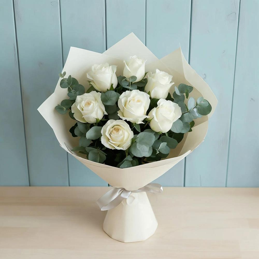 Букет Белые розы в Эвкалипте в Мглине