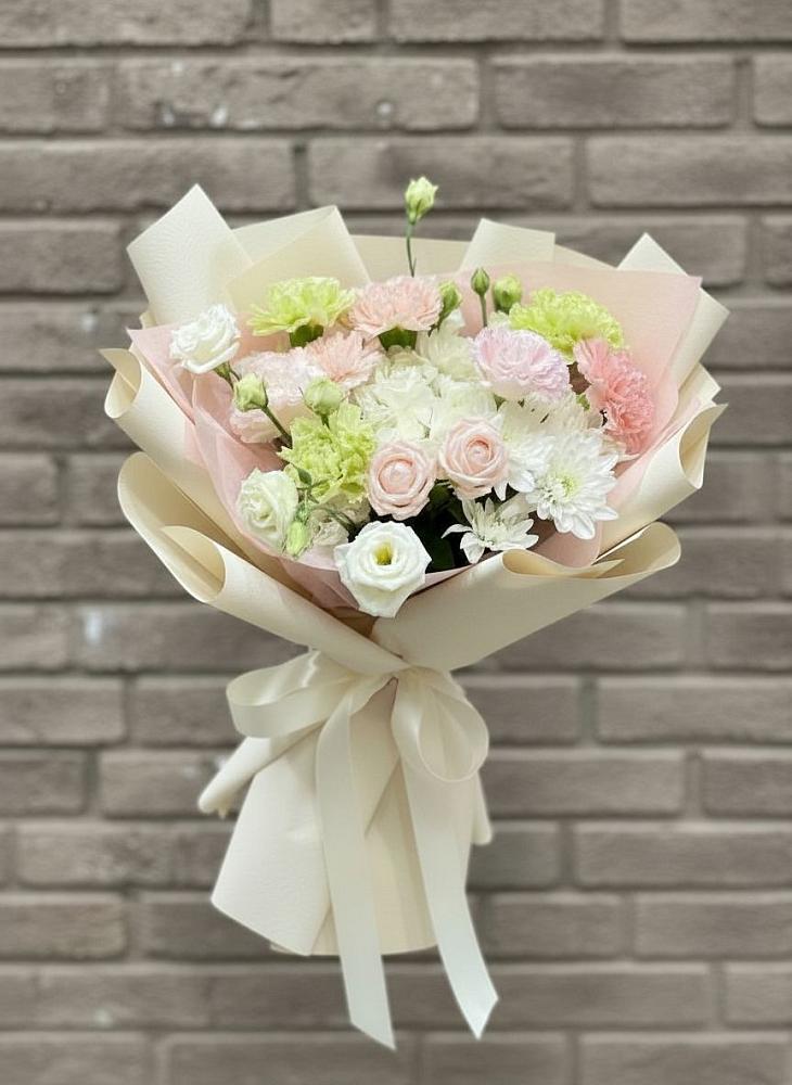 Букет цветов из: Гвоздики, Розы, Лизиантусы и Хризантемы в Мглине