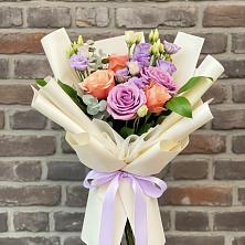 Букет цветов из:  Лизиантусы и Розы в Мглине