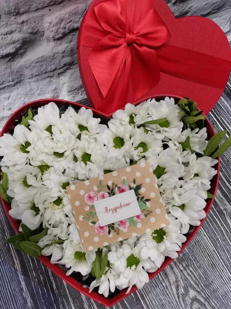 Цветочная композиция из Хризантемы в виде сердца в Мглине