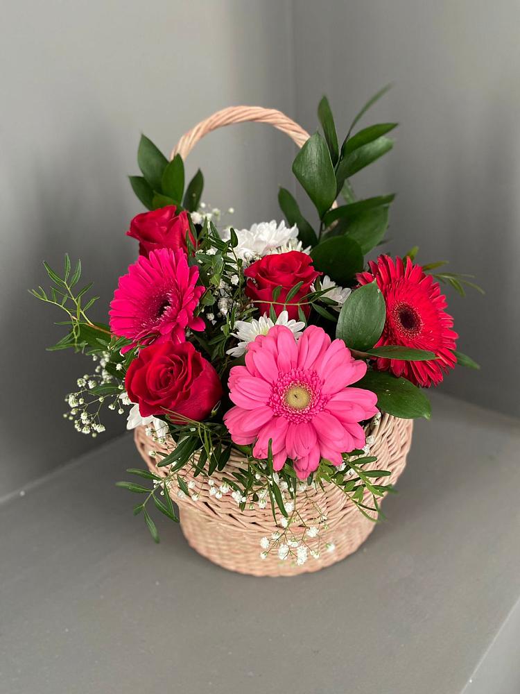 Цветочная композиция из Розы, Хризантемы и Герберы в корзине в Мглине