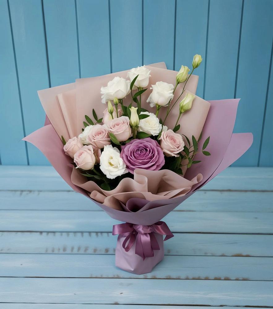 Букет цветов из: Розы и Лизиантусы в Мглине